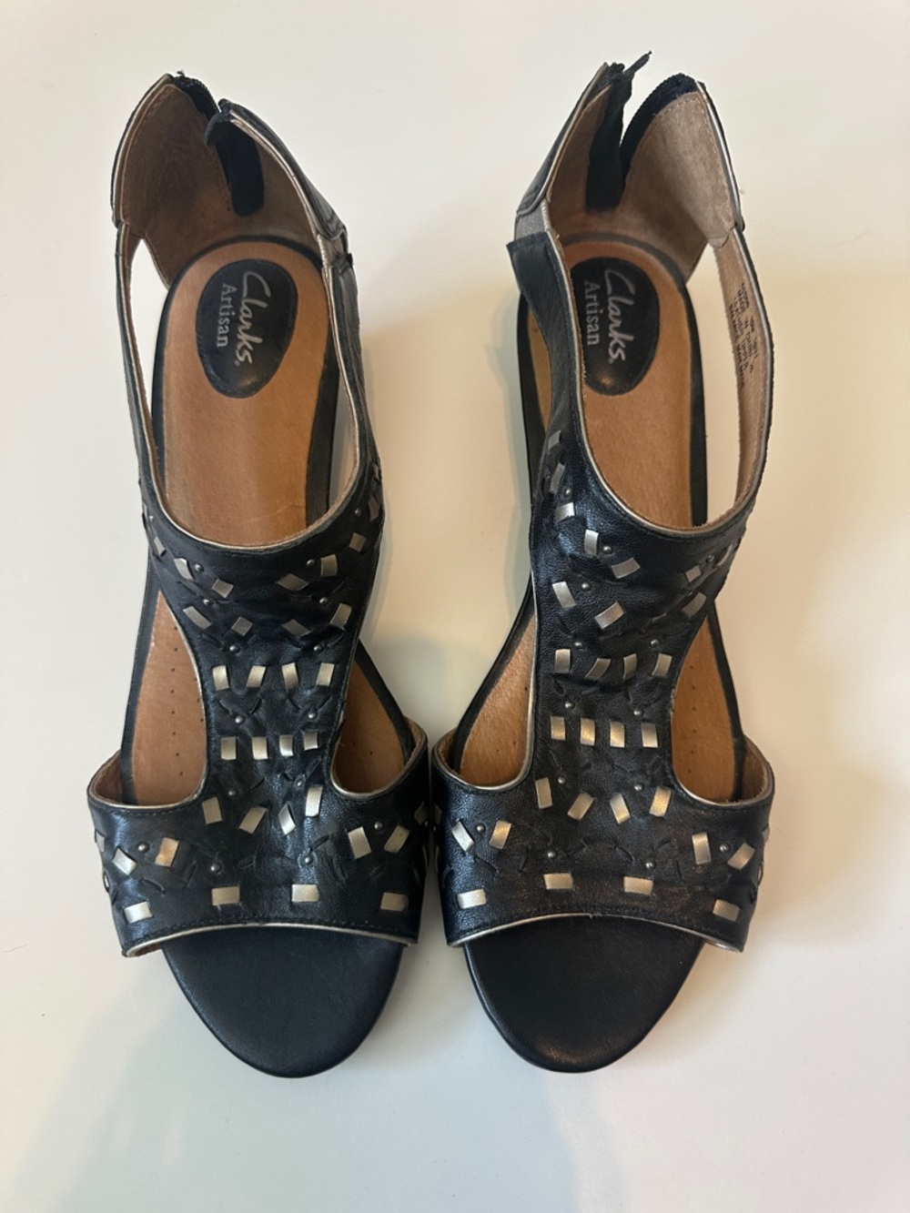 Clarks Artisan Black Laser-Cut T-Strap Studded Leather Heels Shoes Women’s 10 US